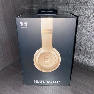 New Beats Solo3 Bluetooth Wireless All-Day
On-Ear Headphones - Gold
